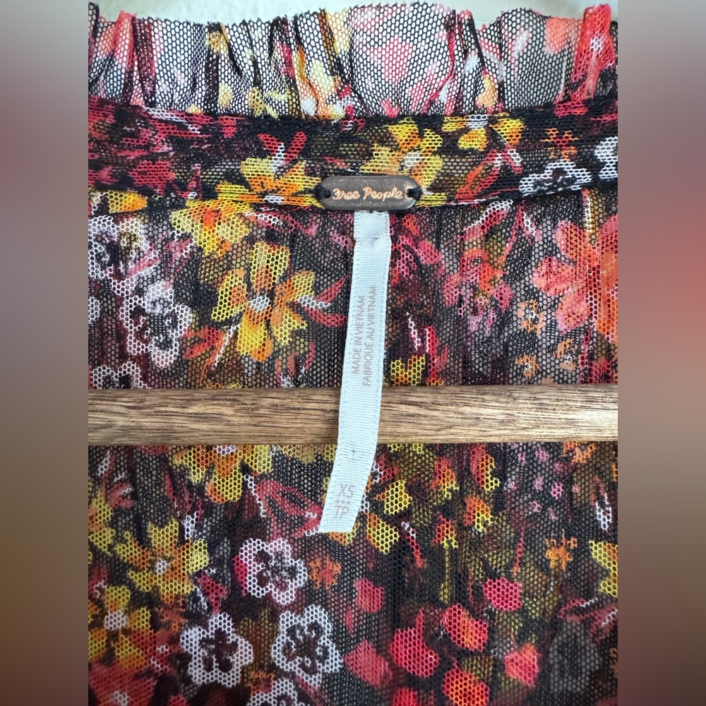 Free People XS Twyla Smocked Sheer Ruffle Long Sleeve Floral V-Neck Top Blouse - Picture 4 of 11